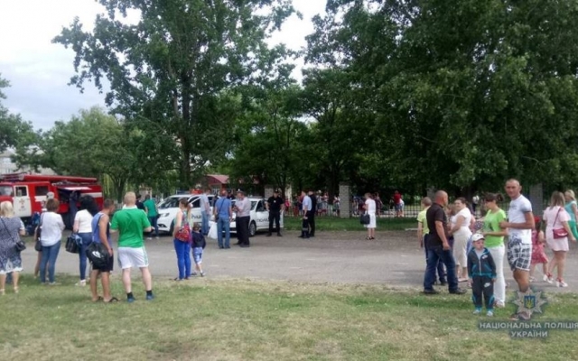 Представители правоохранительных органов поздравили жителей нового Буга с Днем города Фото № 6 Представители правоохранительных органов поздравили жителей нового Буга с Днем города Фото № 6