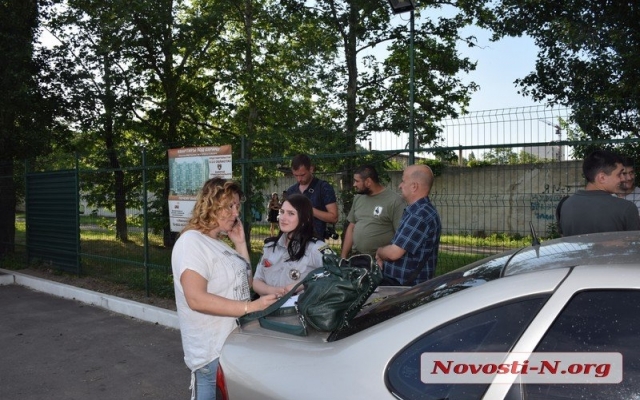В Николаеве демонтировали газозаправочную станцию, а цистерну с газом привязали веревками к авто и повезли по улицам города Фото № 5 В Николаеве демонтировали газозаправочную станцию, а цистерну с газом привязали веревками к авто и повезли по улицам города Фото № 5