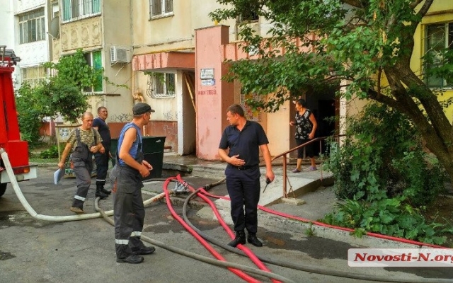 На Лазурной в одном из многоэтажных жилых домов загорелся мусоропровод Фото № 2 На Лазурной в одном из многоэтажных жилых домов загорелся мусоропровод Фото № 2
