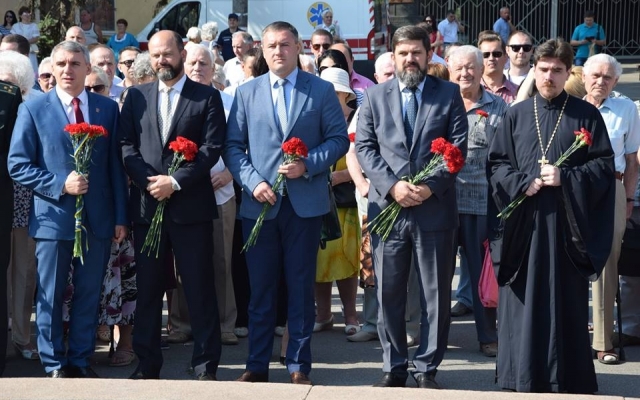 В Николаеве горожане отметили День памяти и скорби Фото № 8 В Николаеве горожане отметили День памяти и скорби Фото № 8