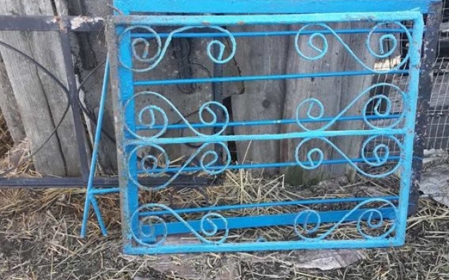 Неизвестный вандал изувечил могилы на Новобугском кладбище Фото № 3 Неизвестный вандал изувечил могилы на Новобугском кладбище Фото № 3