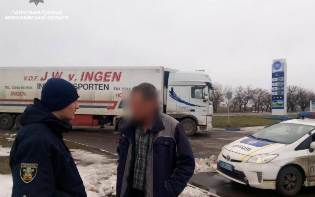 «Чтоб ни у кого не было проблем, и все остались довольны»: водитель грузовика DAF предлагал патрульным взятку Фото № 0 «Чтоб ни у кого не было проблем, и все остались довольны»: водитель грузовика DAF предлагал патрульным взятку Фото № 0