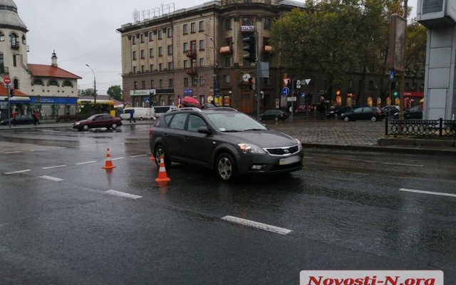 На Центральном проспекте на пешеходном переходе автомобиль сбил парня Фото № 0 На Центральном проспекте на пешеходном переходе автомобиль сбил парня Фото № 0