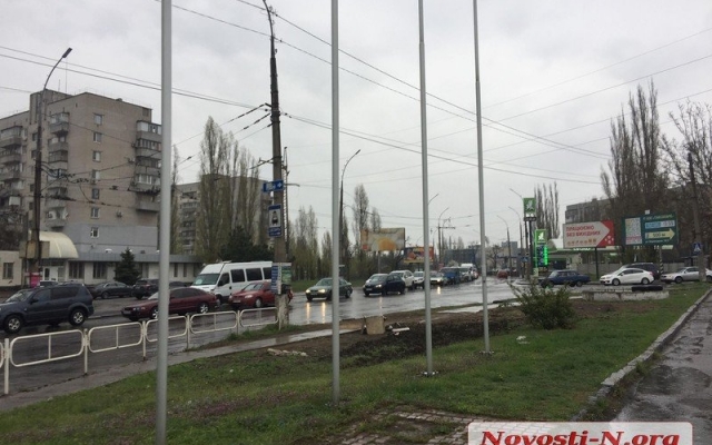На Генерала Карпенко в общем потоке машин столкнулись два автомобиля Фото № 5 На Генерала Карпенко в общем потоке машин столкнулись два автомобиля Фото № 5