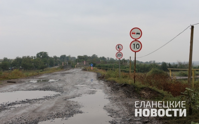 Как выглядит мост в Еланецком районе, дети не могут доехать в школу и рискуют жизнью Фото № 0 Как выглядит мост в Еланецком районе, дети не могут доехать в школу и рискуют жизнью Фото № 0