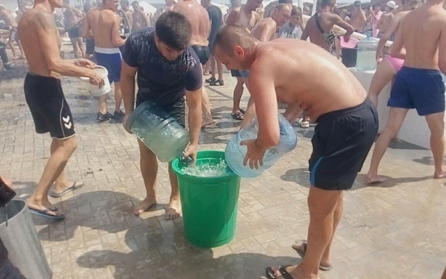 В Коблевской курортной зоне загорелись торговые ряды, есть пострадавшие Фото № 3 В Коблевской курортной зоне загорелись торговые ряды, есть пострадавшие Фото № 3