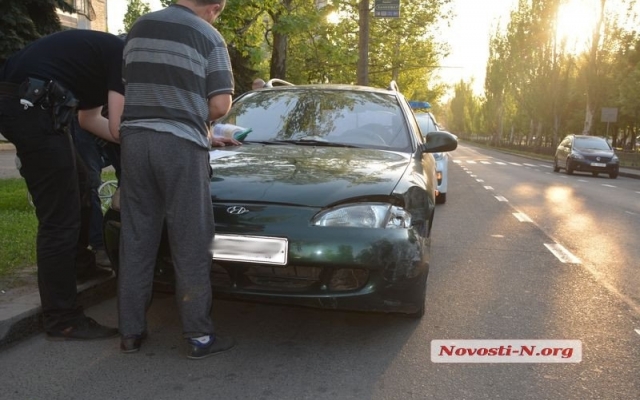 На Центральном проспекте не поделили дорогу два автомобиля Фото № 5 На Центральном проспекте не поделили дорогу два автомобиля Фото № 5