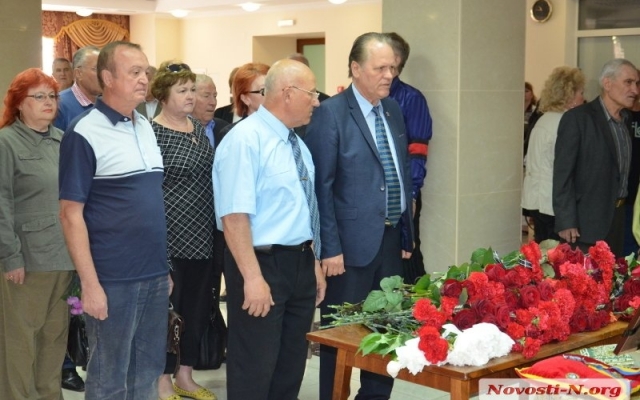 Жители Николаева простились с легендарным судостроителем Игорем Овдиенко Фото № 2 Жители Николаева простились с легендарным судостроителем Игорем Овдиенко Фото № 2