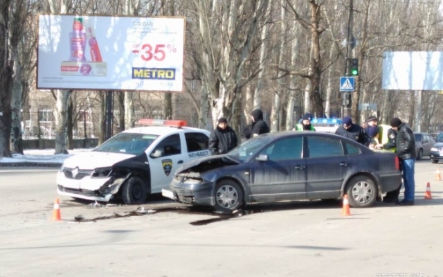 На проспекте Мира иномарка столкнулась с автомобилем службы охраны Фото № 2 На проспекте Мира иномарка столкнулась с автомобилем службы охраны Фото № 2