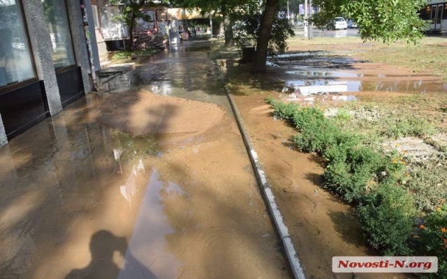 В Николаеве авария на магистральном водопроводе, проходящем вдоль проспекта Мира Фото № 7 В Николаеве авария на магистральном водопроводе, проходящем вдоль проспекта Мира Фото № 7