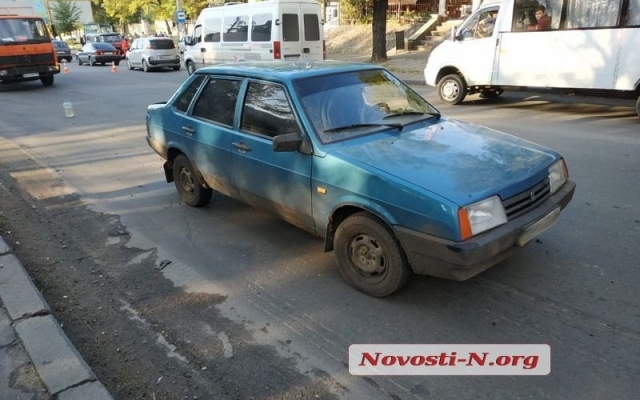 На Большой Морской автомобиль сбил школьницу, пострадавшую на «скорой» госпитализировали в больницу Фото № 2 На Большой Морской автомобиль сбил школьницу, пострадавшую на «скорой» госпитализировали в больницу Фото № 2