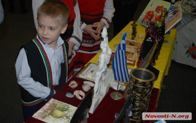 В Николаеве открылась многонациональная выставка «Красота во имя мира» Фото № 3 В Николаеве открылась многонациональная выставка «Красота во имя мира» Фото № 3