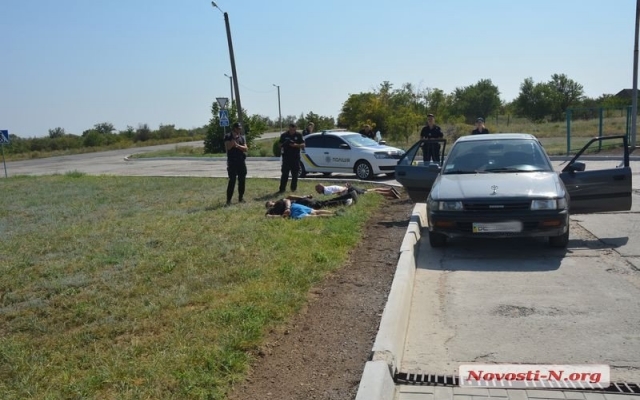 Трое неизвестных совершили разбойное нападение на таксиста и угнали его автомобиль Toyota Carina Фото № 6 Трое неизвестных совершили разбойное нападение на таксиста и угнали его автомобиль Toyota Carina Фото № 6
