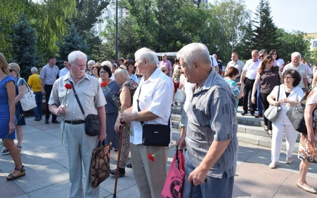 В Николаеве горожане отметили День памяти и скорби Фото № 22 В Николаеве горожане отметили День памяти и скорби Фото № 22