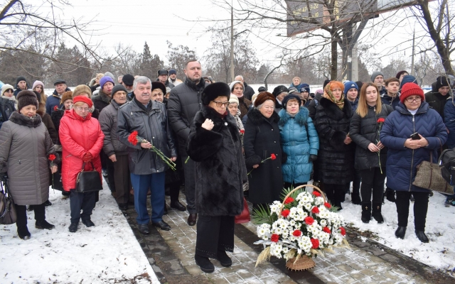 Жители Николаева почтили память жертв Холокоста Фото № 6 Жители Николаева почтили память жертв Холокоста Фото № 6