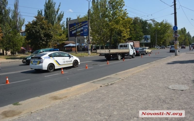На проспекте Мира столкнулись сразу три автомобиля, есть пострадавшие Фото № 4 На проспекте Мира столкнулись сразу три автомобиля, есть пострадавшие Фото № 4