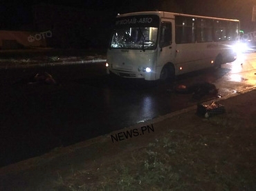 Автобус сбил насмерть мужчину и женщину перебегавших дорогу Фото № 1 Автобус сбил насмерть мужчину и женщину перебегавших дорогу Фото № 1