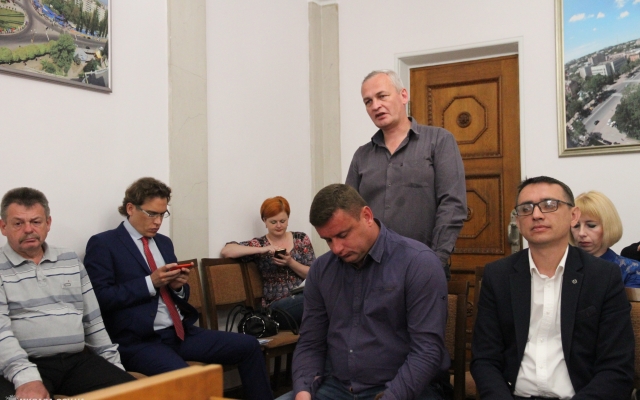 Александр Сенкевич: ремонт дорог и тротуаров, реконструкция главной площади города - вопросы неотложные Фото № 4 Александр Сенкевич: ремонт дорог и тротуаров, реконструкция главной площади города - вопросы неотложные Фото № 4