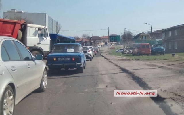Из-за ремонтных работ на Троицкой большие автомобильные пробки Фото № 1 Из-за ремонтных работ на Троицкой большие автомобильные пробки Фото № 1