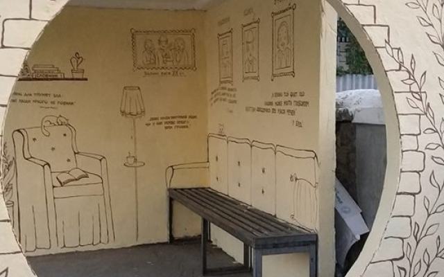 Жители микрорайона Терновка своими силами облагородили общественную остановку Фото № 4 Жители микрорайона Терновка своими силами облагородили общественную остановку Фото № 4