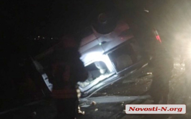 На трассе под Николаевом перевернулся автомобиль Фото № 1 На трассе под Николаевом перевернулся автомобиль Фото № 1