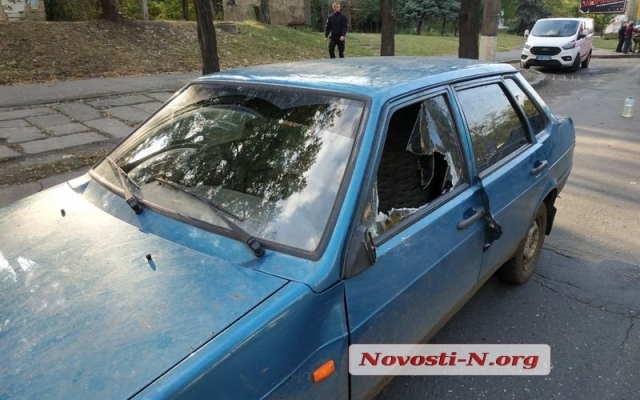 На Большой Морской автомобиль сбил школьницу, пострадавшую на «скорой» госпитализировали в больницу Фото № 1 На Большой Морской автомобиль сбил школьницу, пострадавшую на «скорой» госпитализировали в больницу Фото № 1