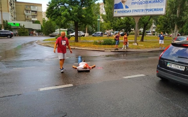 На Центральносм проспекте еще одна авария: иномарка сбила пешехода Фото № 2 На Центральносм проспекте еще одна авария: иномарка сбила пешехода Фото № 2