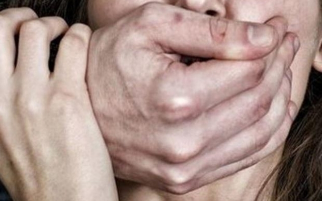В Николаевской области трое парней изнасиловали девушку: местные жители боятся – полиция замнет дело Фото № 0 В Николаевской области трое парней изнасиловали девушку: местные жители боятся – полиция замнет дело Фото № 0