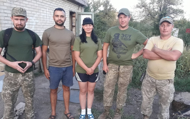 Волонтеры Снигуривщины поехали на передовую, чтобы поздравить воинов с праздниками Фото № 5 Волонтеры Снигуривщины поехали на передовую, чтобы поздравить воинов с праздниками Фото № 5