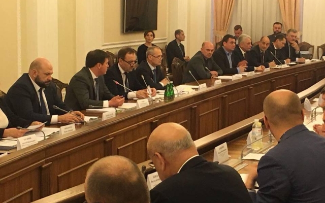На реконструкцию системы светосигнального оборудования Николаевского аэропорта выделят 31 миллион гривен Фото № 4 На реконструкцию системы светосигнального оборудования Николаевского аэропорта выделят 31 миллион гривен Фото № 4