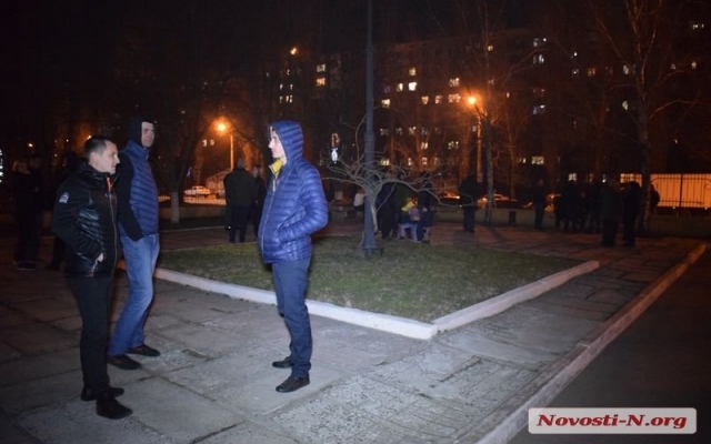 Управление патрульной полиции Николаева пикетируют активисты общественной организации «АвтоЕвроСила» Фото № 3 Управление патрульной полиции Николаева пикетируют активисты общественной организации «АвтоЕвроСила» Фото № 3