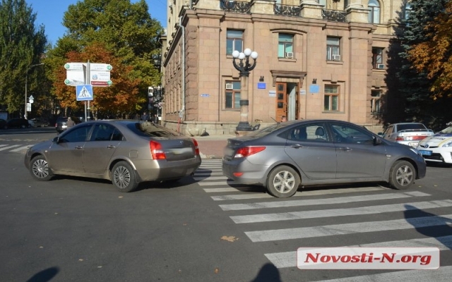 В Николаеве на парковочном месте произошло ДТП Фото № 7 В Николаеве на парковочном месте произошло ДТП Фото № 7