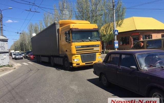 На Пушкинском кольце столкнулись два автомобиля, образовались пробки на дорогах Фото № 2 На Пушкинском кольце столкнулись два автомобиля, образовались пробки на дорогах Фото № 2