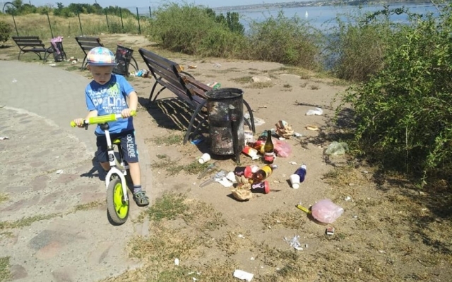 Территория возле городища «Дикий Сад» потихоньку превращается в мусорную свалку Фото № 1 Территория возле городища «Дикий Сад» потихоньку превращается в мусорную свалку Фото № 1