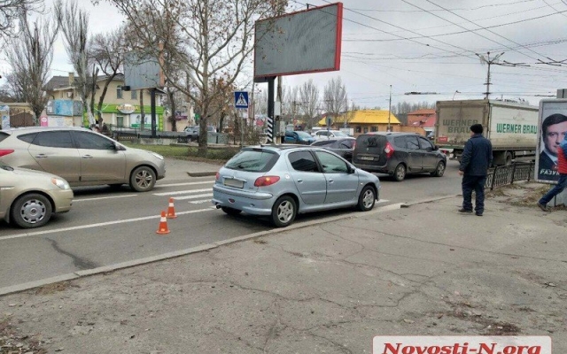 На Центральном проспекте на пешеходном переходе автомобиль сбил женщину с маленьким ребенком Фото № 0 На Центральном проспекте на пешеходном переходе автомобиль сбил женщину с маленьким ребенком Фото № 0