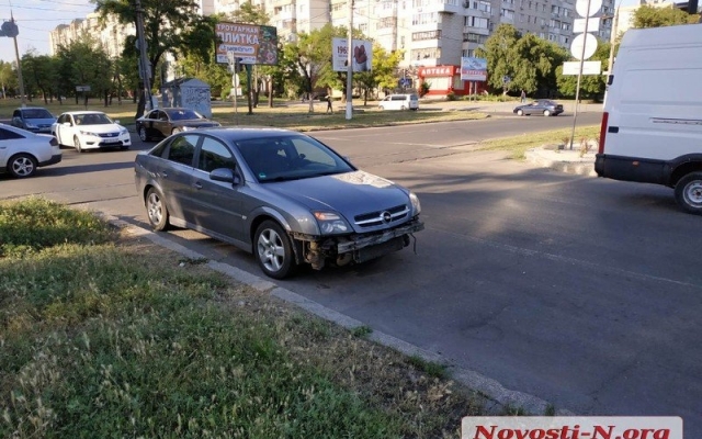 На Чкалова столкнулись два автомобиля Фото № 2 На Чкалова столкнулись два автомобиля Фото № 2
