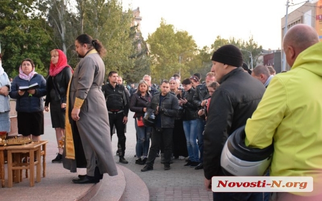 В Международный день памяти погибших мотоциклистов николаевские байкеры почтили память своих друзей Фото № 6 В Международный день памяти погибших мотоциклистов николаевские байкеры почтили память своих друзей Фото № 6