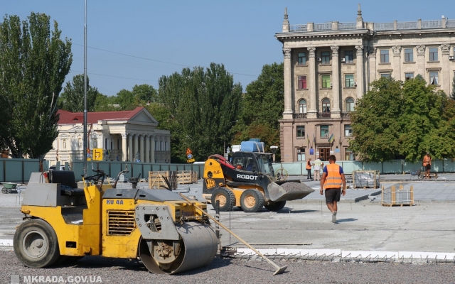 Уже в октябре на Соборной площади в Николаеве будет 102 новых дерева, два фонтана и два вида скамеек Фото № 3 Уже в октябре на Соборной площади в Николаеве будет 102 новых дерева, два фонтана и два вида скамеек Фото № 3
