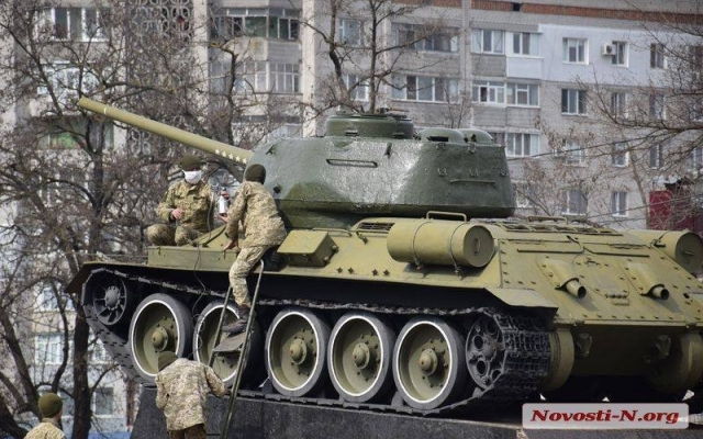 В Николаеве ко Дню освобождения Николаева обновят монумент «Танк» Фото № 2 В Николаеве ко Дню освобождения Николаева обновят монумент «Танк» Фото № 2