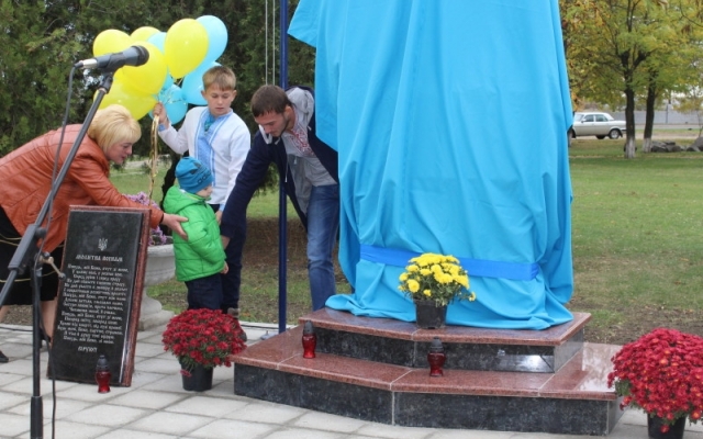 На Николаевщине открыли стелу борцам за свободу и независимость Украины Фото № 2 На Николаевщине открыли стелу борцам за свободу и независимость Украины Фото № 2