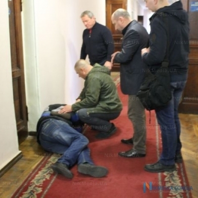 У мужчины случился приступ в Николаевском горсовете Фото № 0 У мужчины случился приступ в Николаевском горсовете Фото № 0