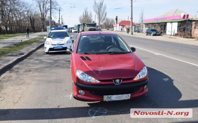 В Николаеве отвалившая от троллейбуса штанга токоприемника упала на автомобиль Peugeot Фото № 4 В Николаеве отвалившая от троллейбуса штанга токоприемника упала на автомобиль Peugeot Фото № 4