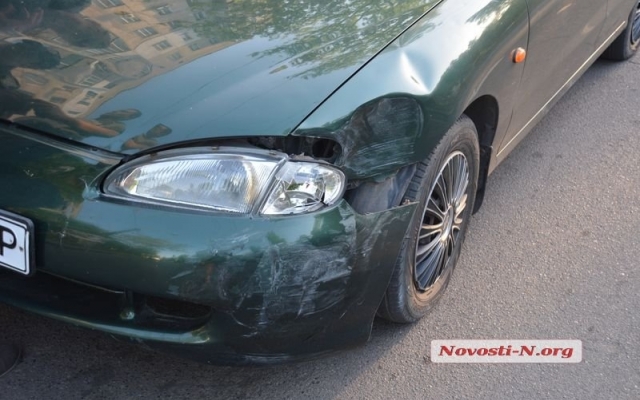 На Центральном проспекте не поделили дорогу два автомобиля Фото № 0 На Центральном проспекте не поделили дорогу два автомобиля Фото № 0