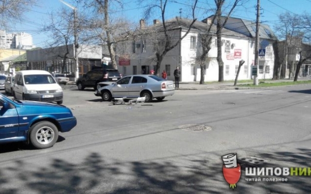 Маршрутка с двумя беременными женщинами попала в ДТП в Центре Николаева Фото № 2 Маршрутка с двумя беременными женщинами попала в ДТП в Центре Николаева Фото № 2