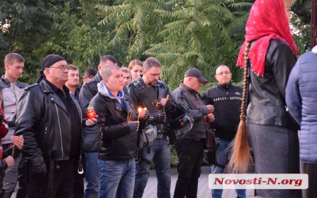 В Международный день памяти погибших мотоциклистов николаевские байкеры почтили память своих друзей Фото № 9 В Международный день памяти погибших мотоциклистов николаевские байкеры почтили память своих друзей Фото № 9