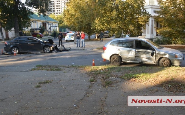 В центре Николаева произошло ДТП при участии автомобилей «Мицубиси» протаранил «Киа» Фото № 2 В центре Николаева произошло ДТП при участии автомобилей «Мицубиси» протаранил «Киа» Фото № 2