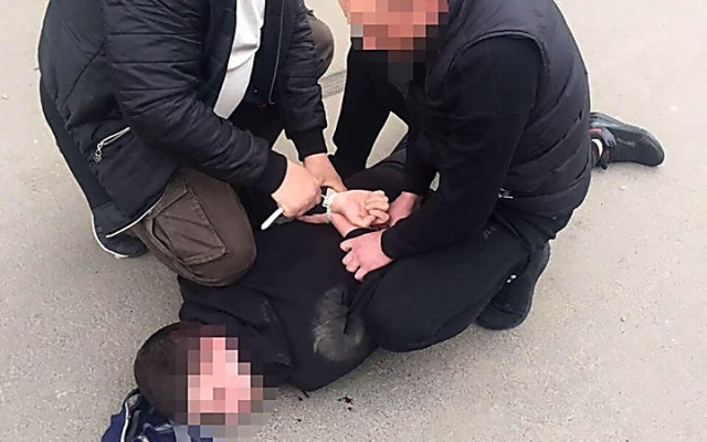 В Николаеве задержали воров-сканеристов авто Фото № 5 В Николаеве задержали воров-сканеристов авто Фото № 5