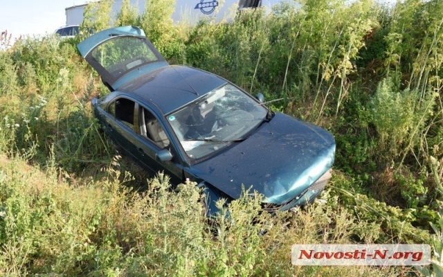 Авария на трассе под Николаевом: иномарка – в кювете, пострадавший пассажир – в больнице Фото № 9 Авария на трассе под Николаевом: иномарка – в кювете, пострадавший пассажир – в больнице Фото № 9