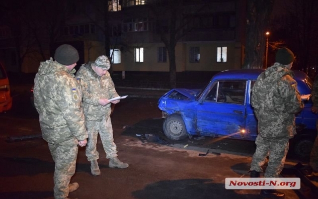 На Спасской столкнулись сразу четыре транспортных средства Фото № 3 На Спасской столкнулись сразу четыре транспортных средства Фото № 3
