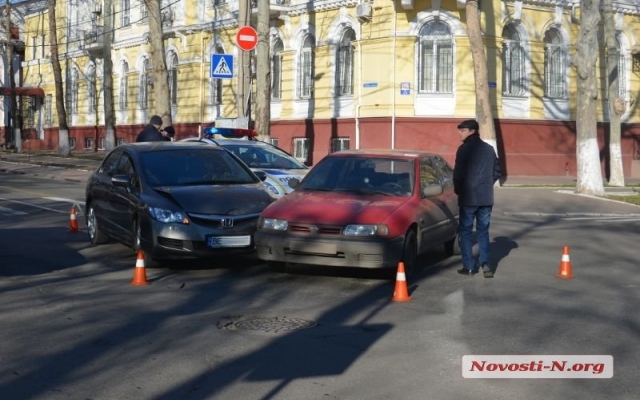 Авария с механическими повреждениями: две иномарки не поделили один перекресток Фото № 3 Авария с механическими повреждениями: две иномарки не поделили один перекресток Фото № 3